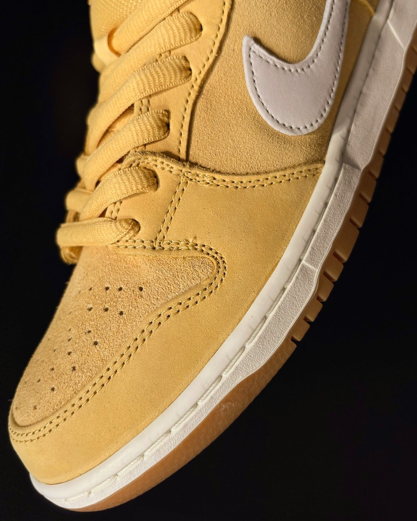Nike SB Dunk Low ISO Pro - Saturn Gold / Sail / Solar Flare