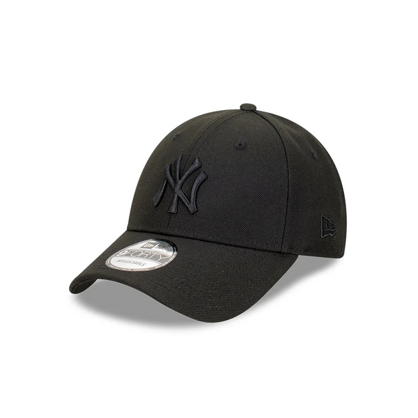 New Era 9FORTY New York Yankees Black / Black StrapBack