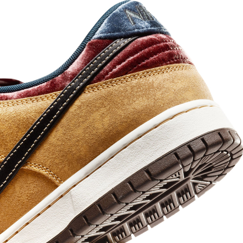 Nike SB Dunk Low Pro "City of Cinema" - Celestial Gold / Black / Team Red