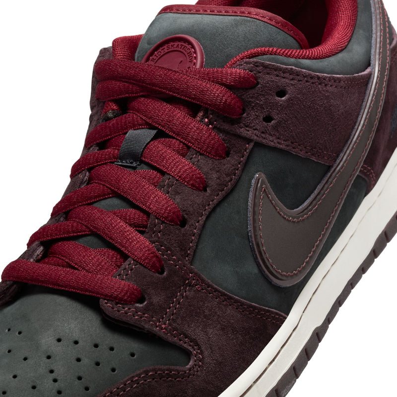 Nike SB Dunk Low Premium QS - "Riot Skate Store" Mahogany / Team Red