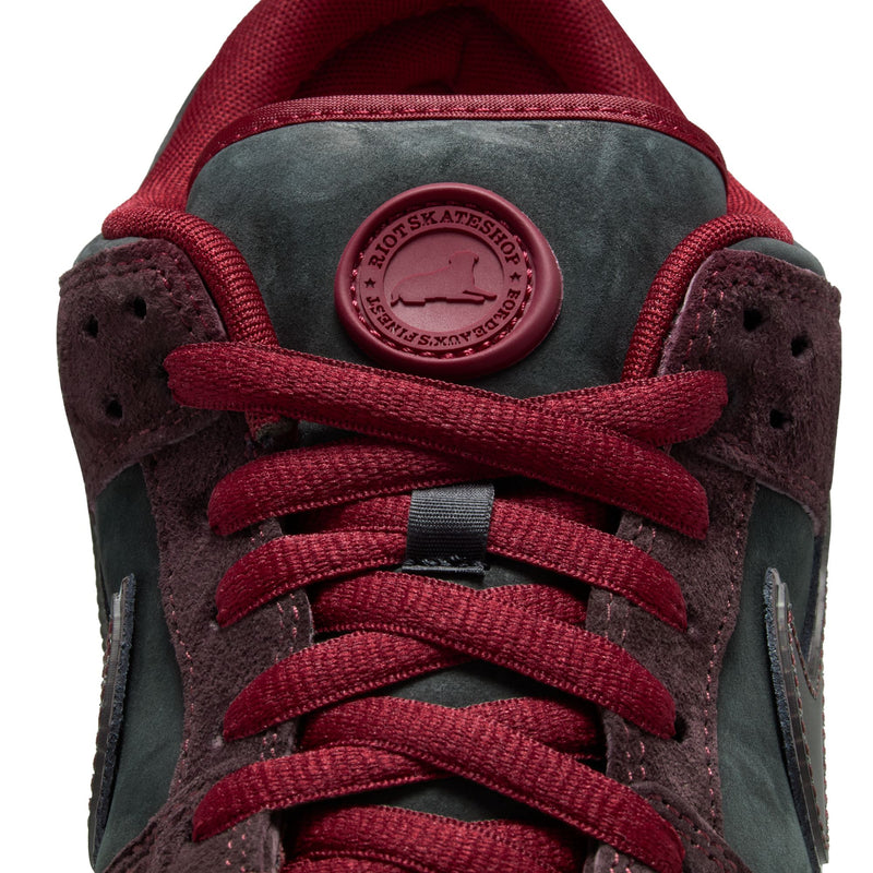 Nike SB Dunk Low Premium QS - "Riot Skate Store" Mahogany / Team Red