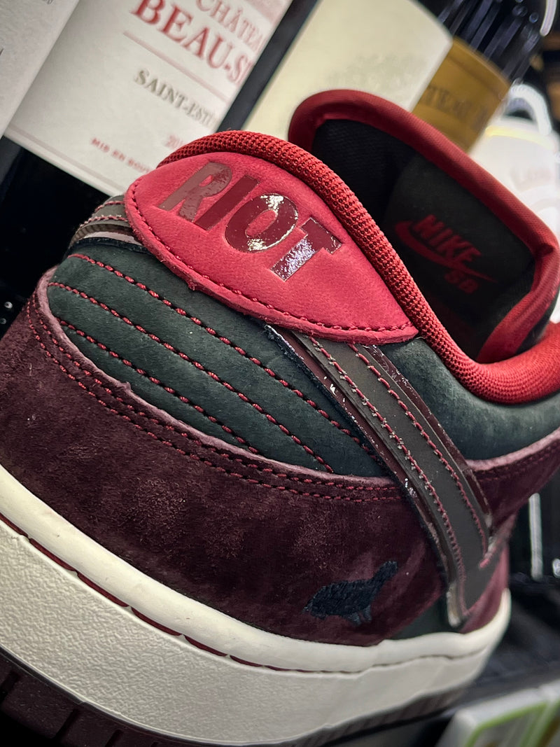 Nike SB Dunk Low Premium QS - "Riot Skate Store" Mahogany / Team Red