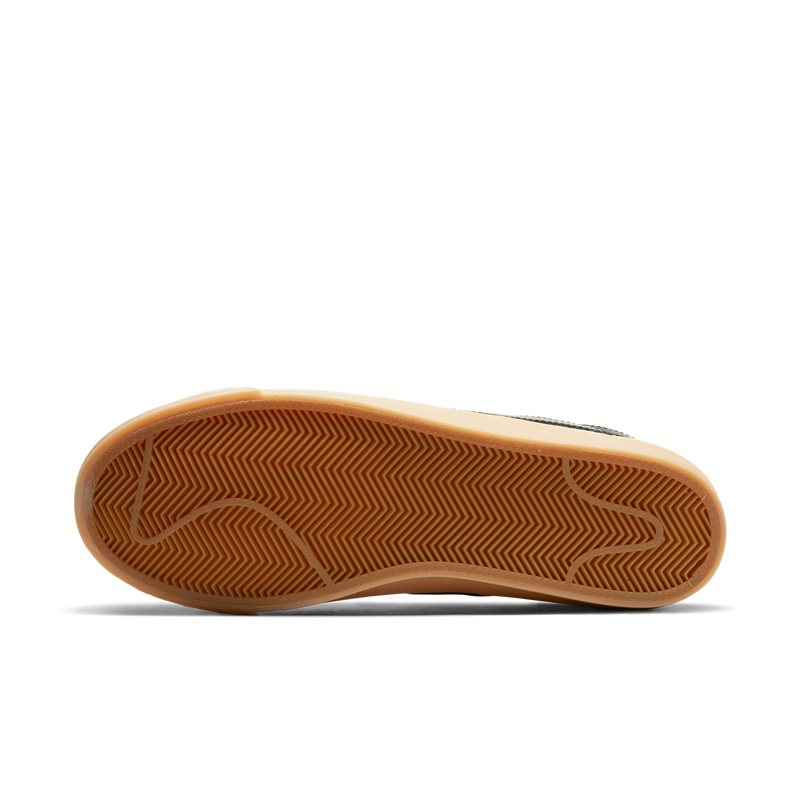 Nike sb blazer 2025 low black gum sole